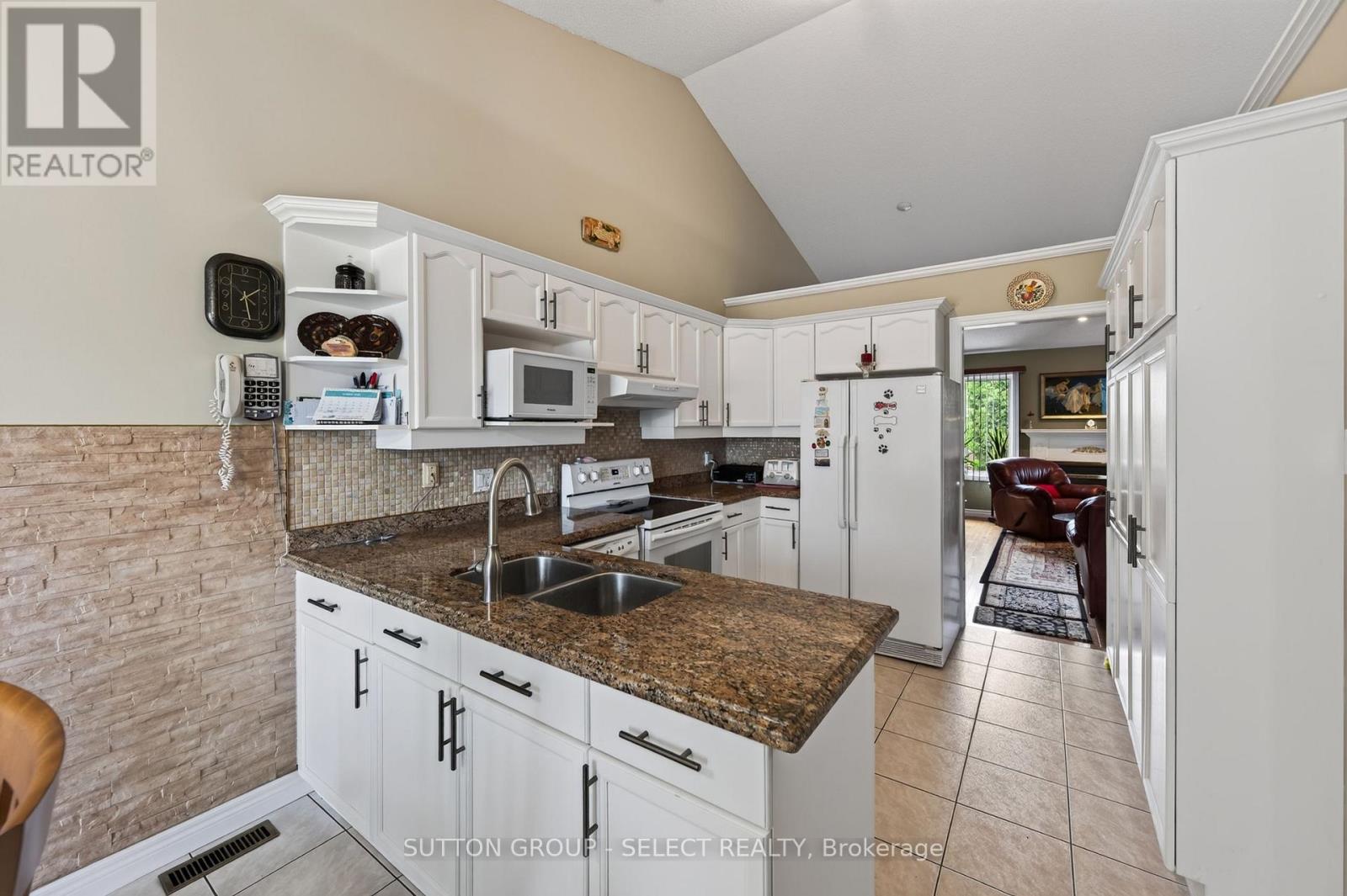 #22 861 SHELBORNE STREET - Image 26
