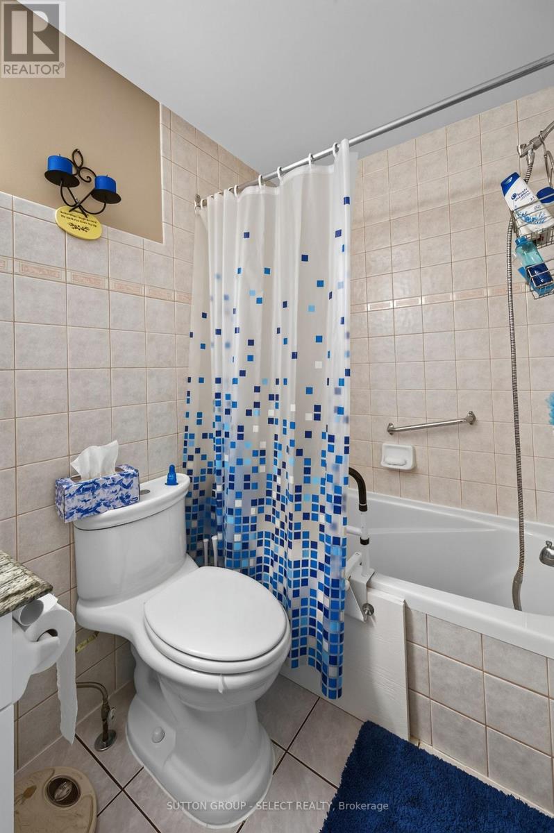 #22 861 SHELBORNE STREET - Image 32