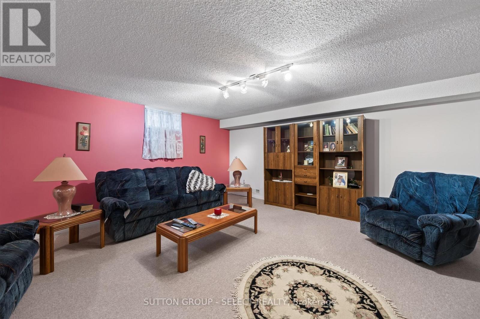 #22 861 SHELBORNE STREET - 34