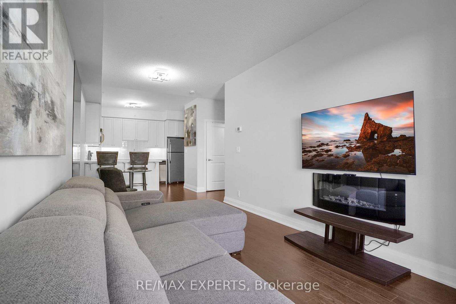 #208 24 WOODSTREAM BOULEVARD - 18