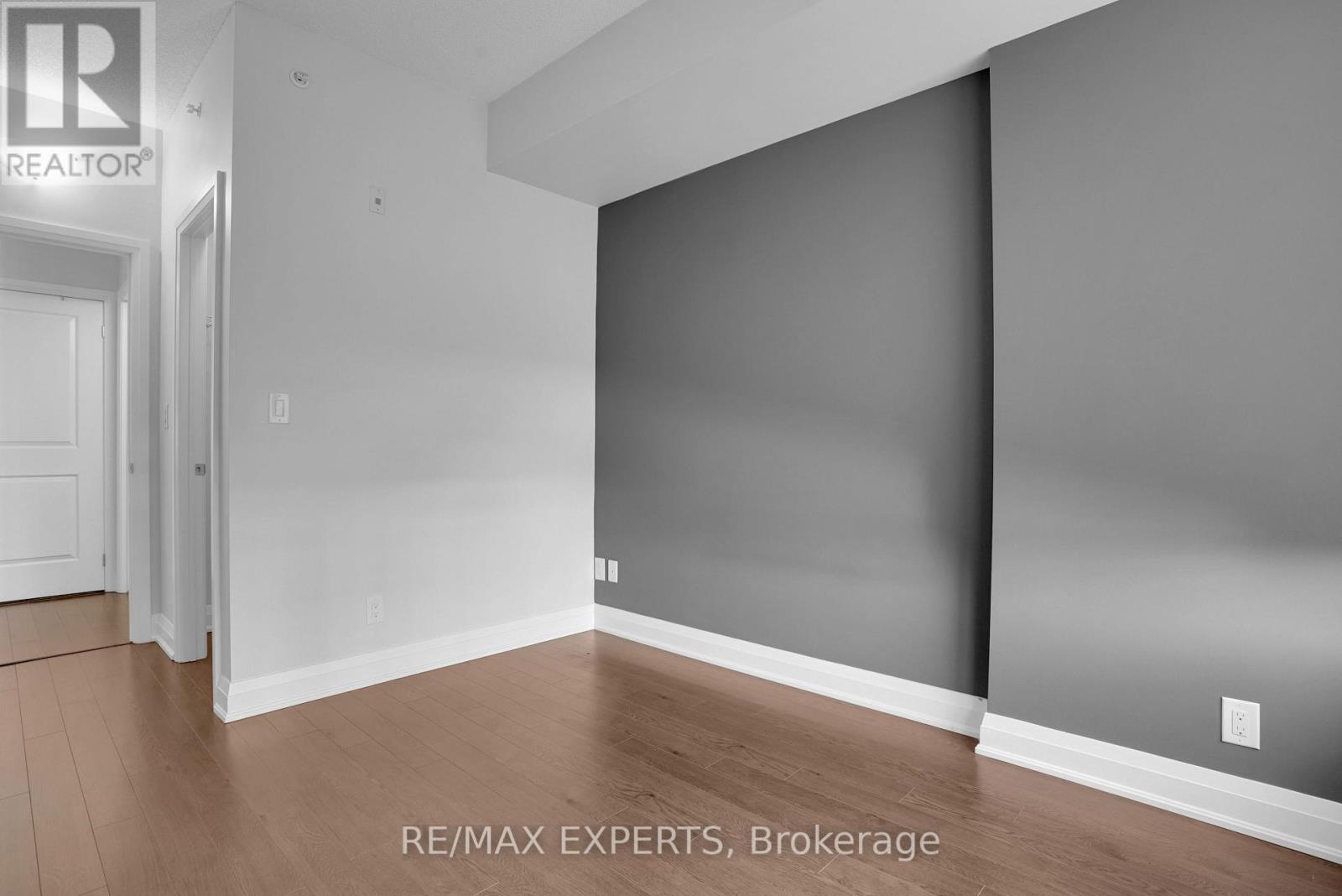#208 24 WOODSTREAM BOULEVARD - 22