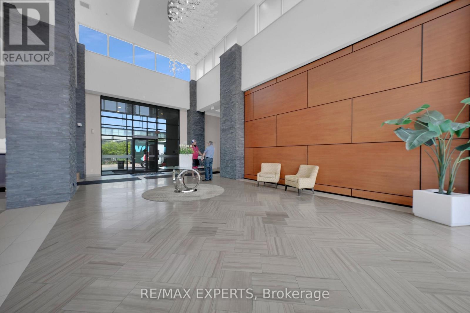 #208 24 WOODSTREAM BOULEVARD - Image 34