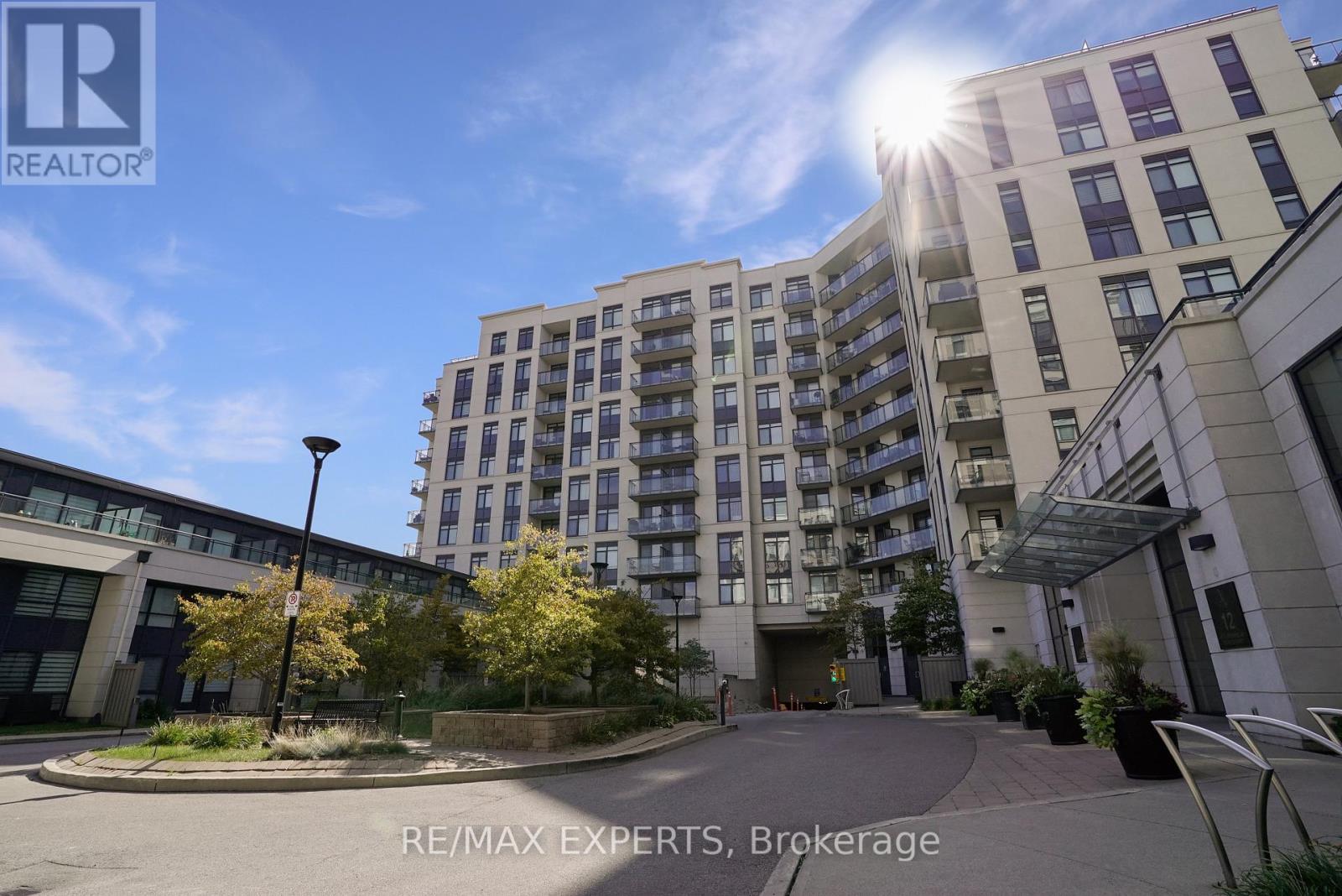 #208 24 WOODSTREAM BOULEVARD - 5