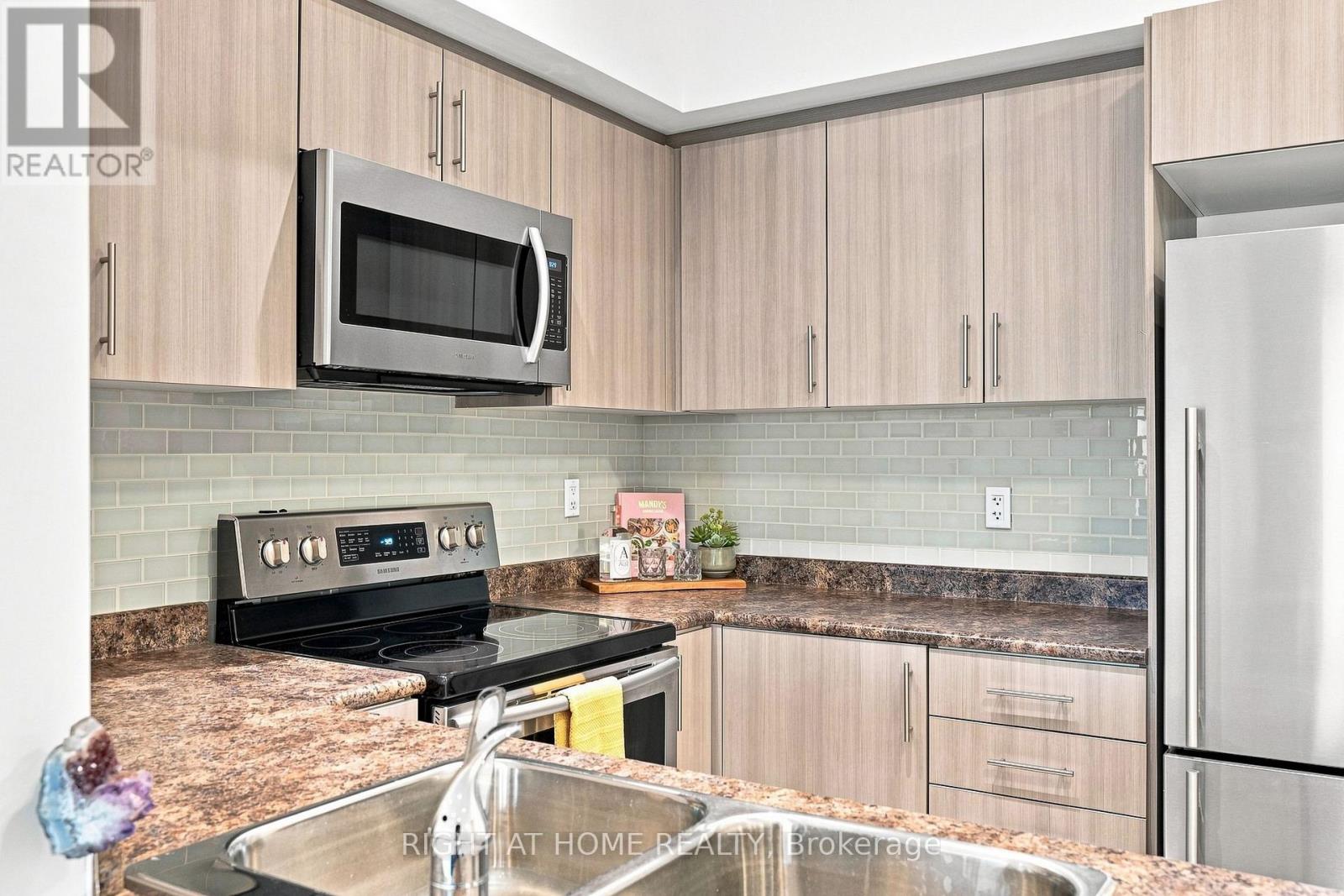 ##106 299 CUNDLES ROAD E - 16