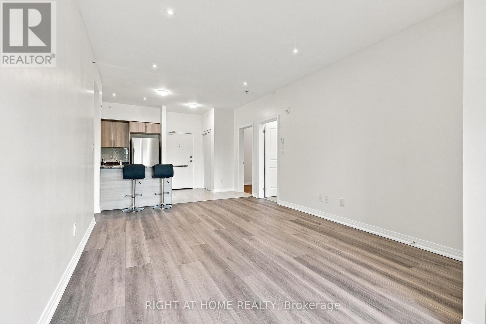 ##106 299 CUNDLES ROAD E - 20