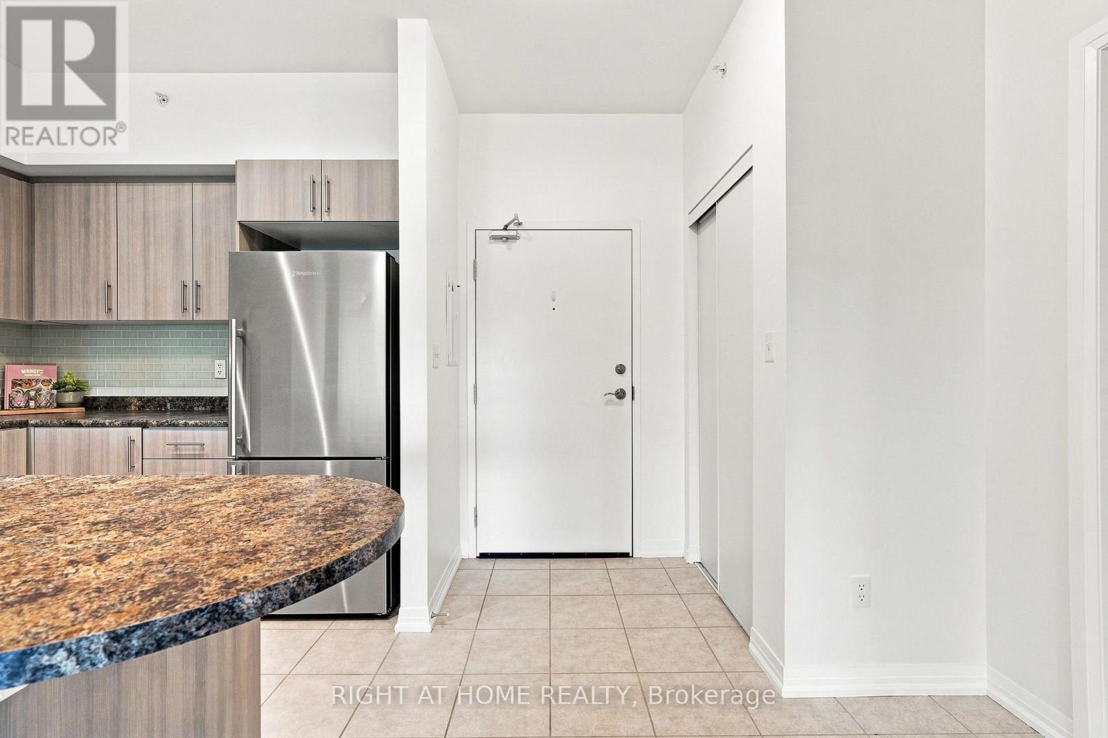 ##106 299 CUNDLES ROAD E - Image 8