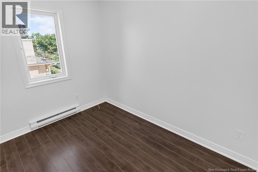 32 Milroth Avenue - 18