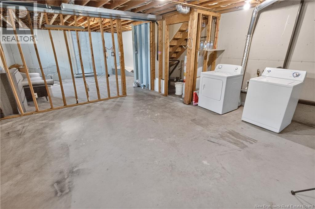 32 Milroth Avenue - 24