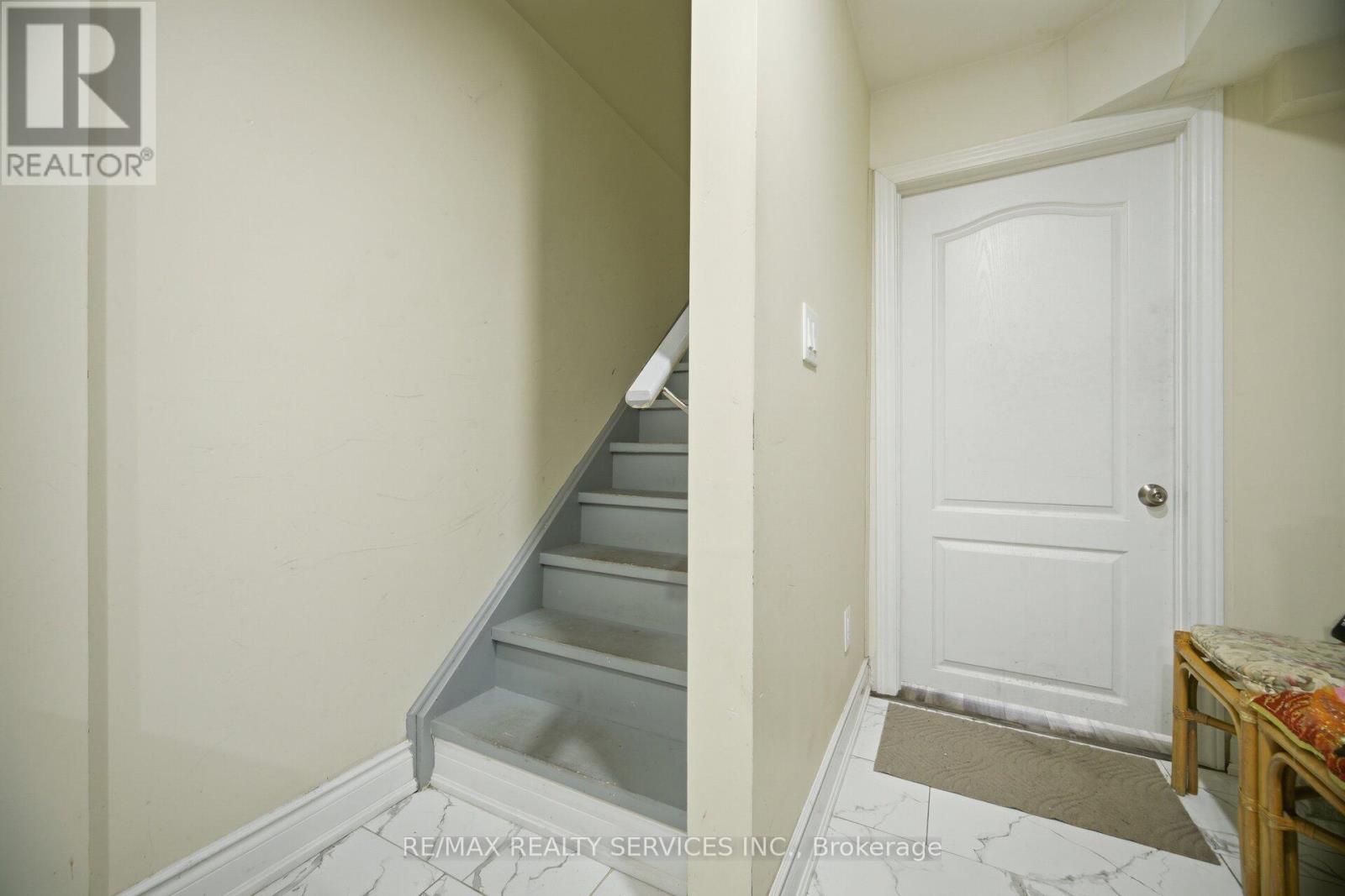 18 SEEDLAND CRESCENT - Image 33