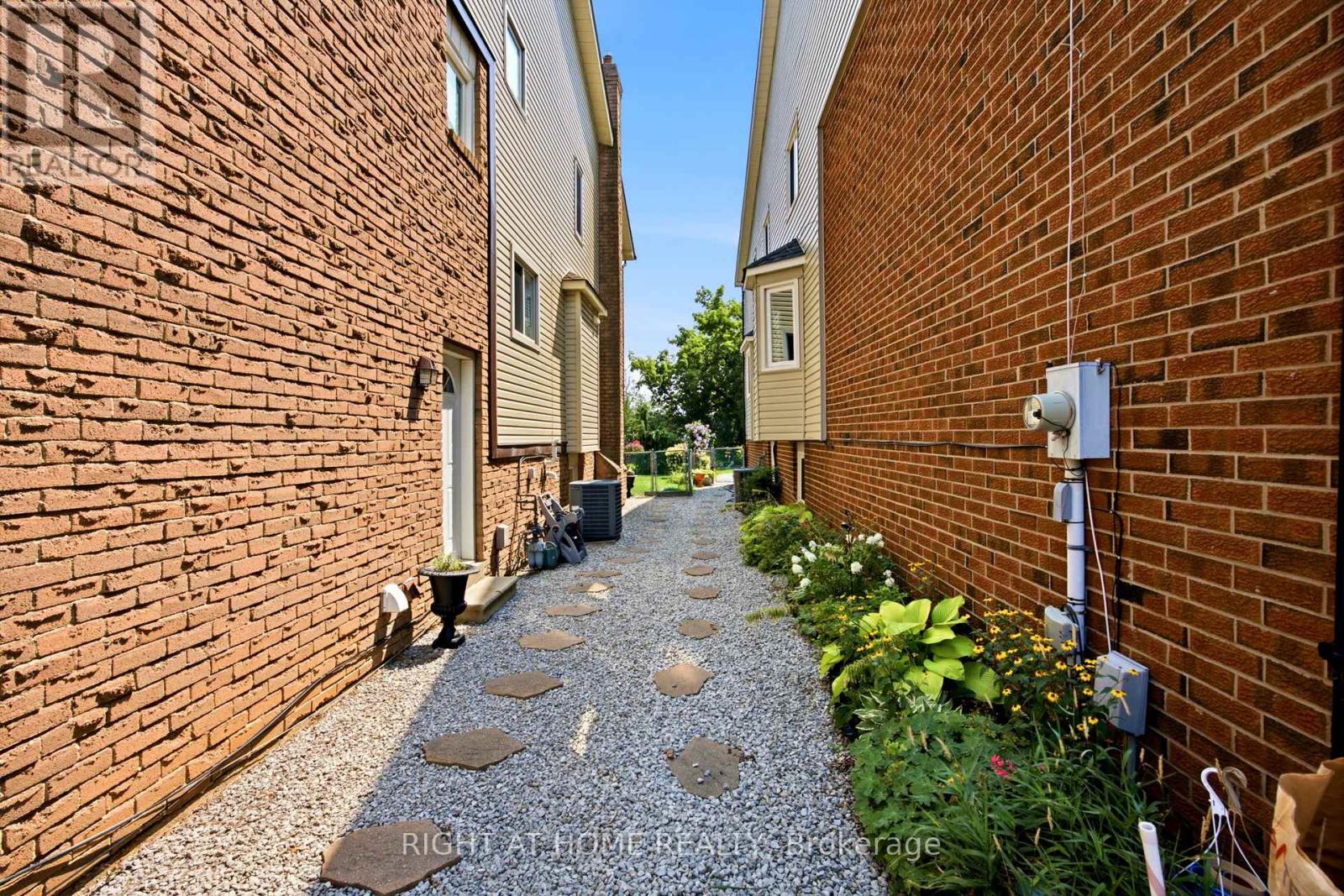 4141 TRELLIS CRESCENT - 33