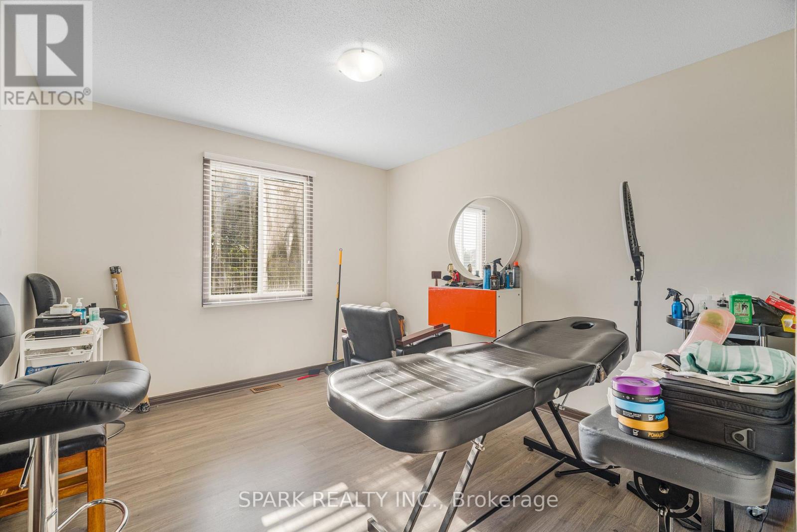 23 RANNIE COURT - 18