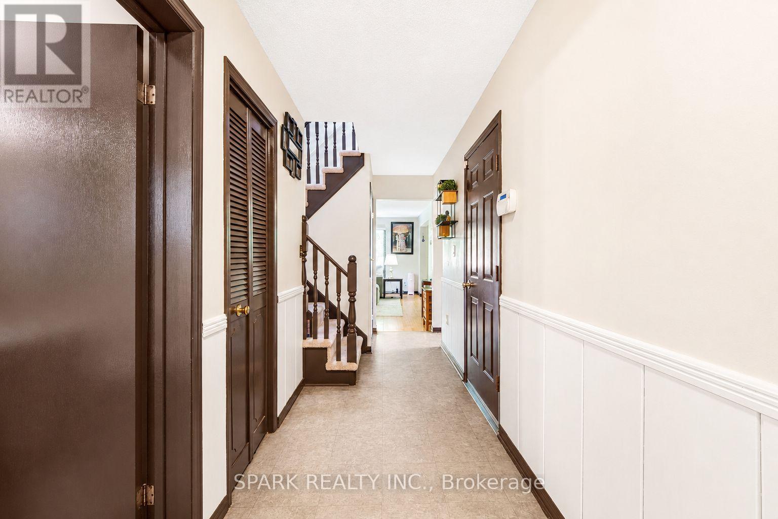 23 RANNIE COURT - 3