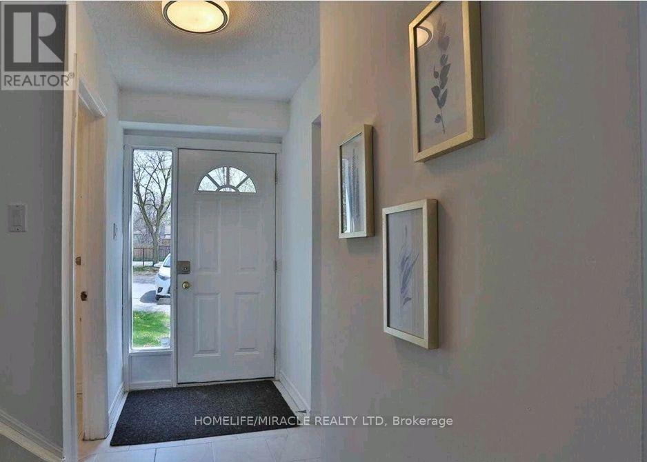 38 - 32 MOWAT BOULEVARD — photo 2