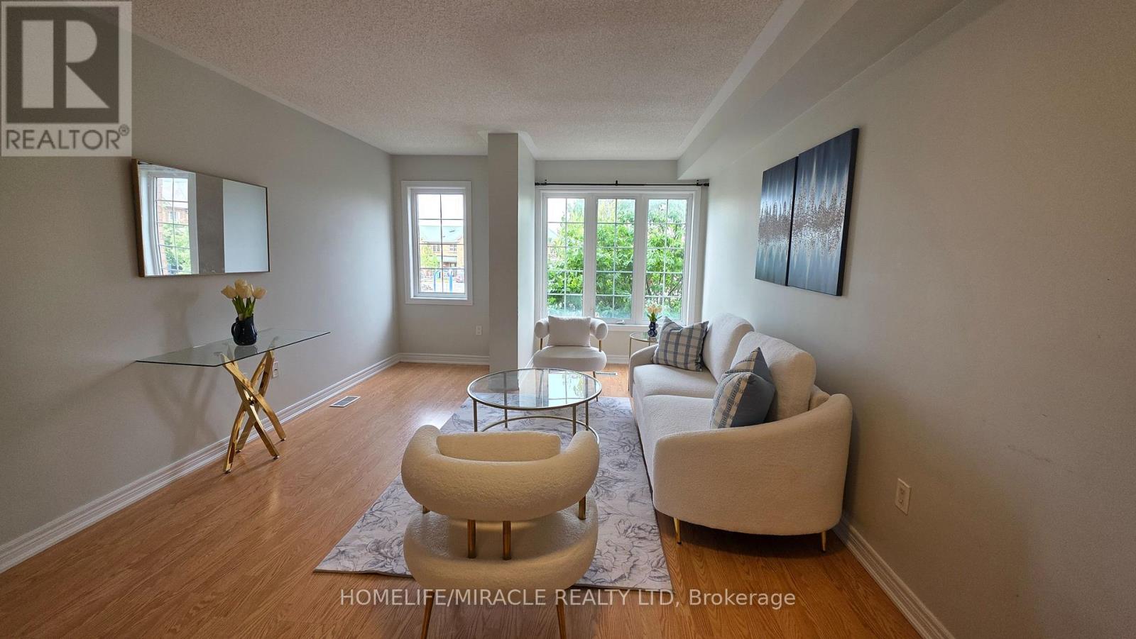 38 - 32 MOWAT BOULEVARD — photo 3
