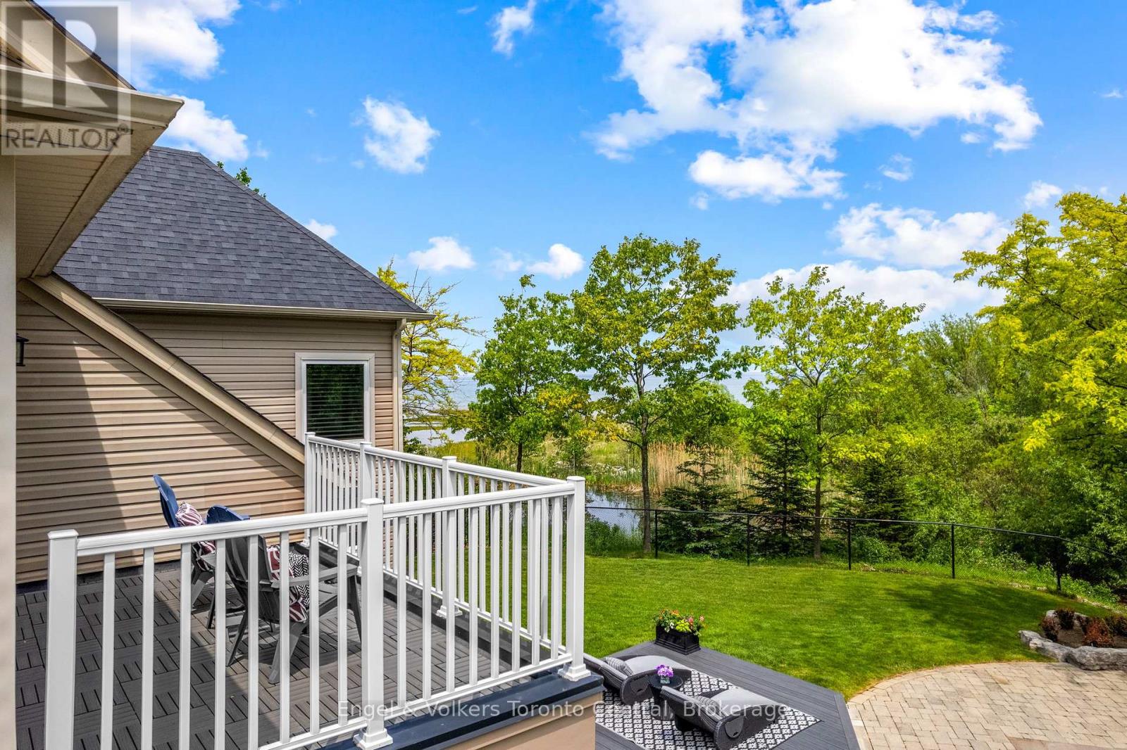 42 SILVER CRESCENT - 32