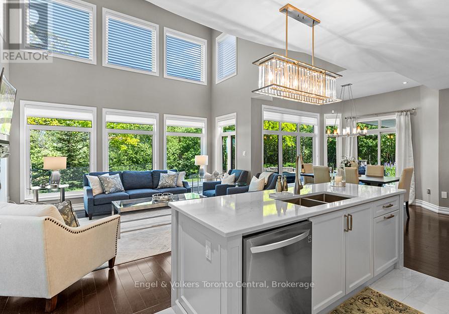 42 SILVER CRESCENT - 12