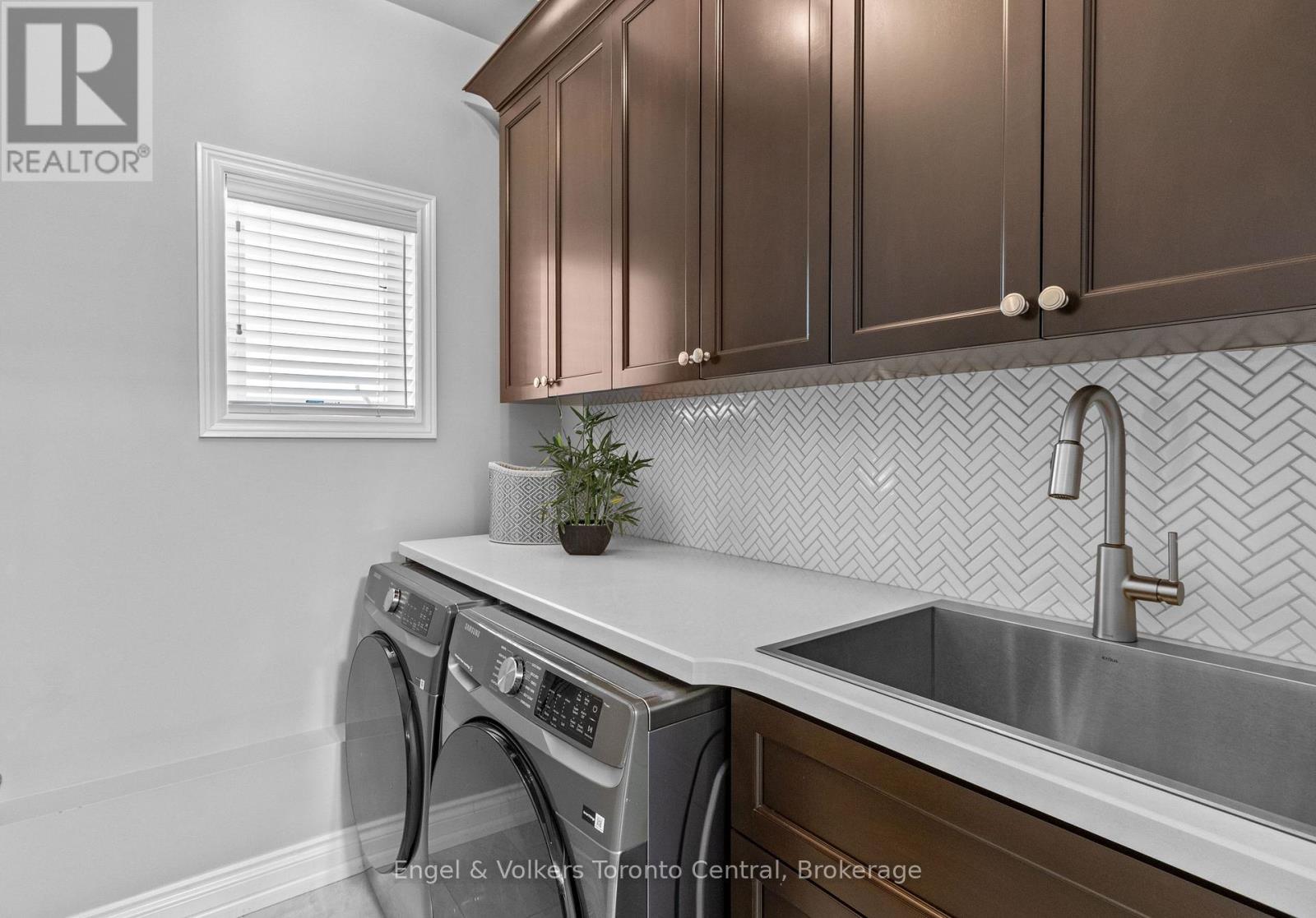 42 SILVER CRESCENT - Image 24