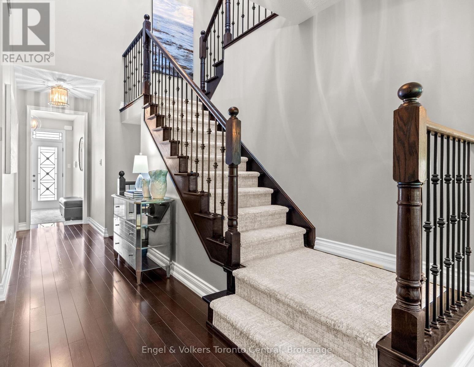 42 SILVER CRESCENT - 26