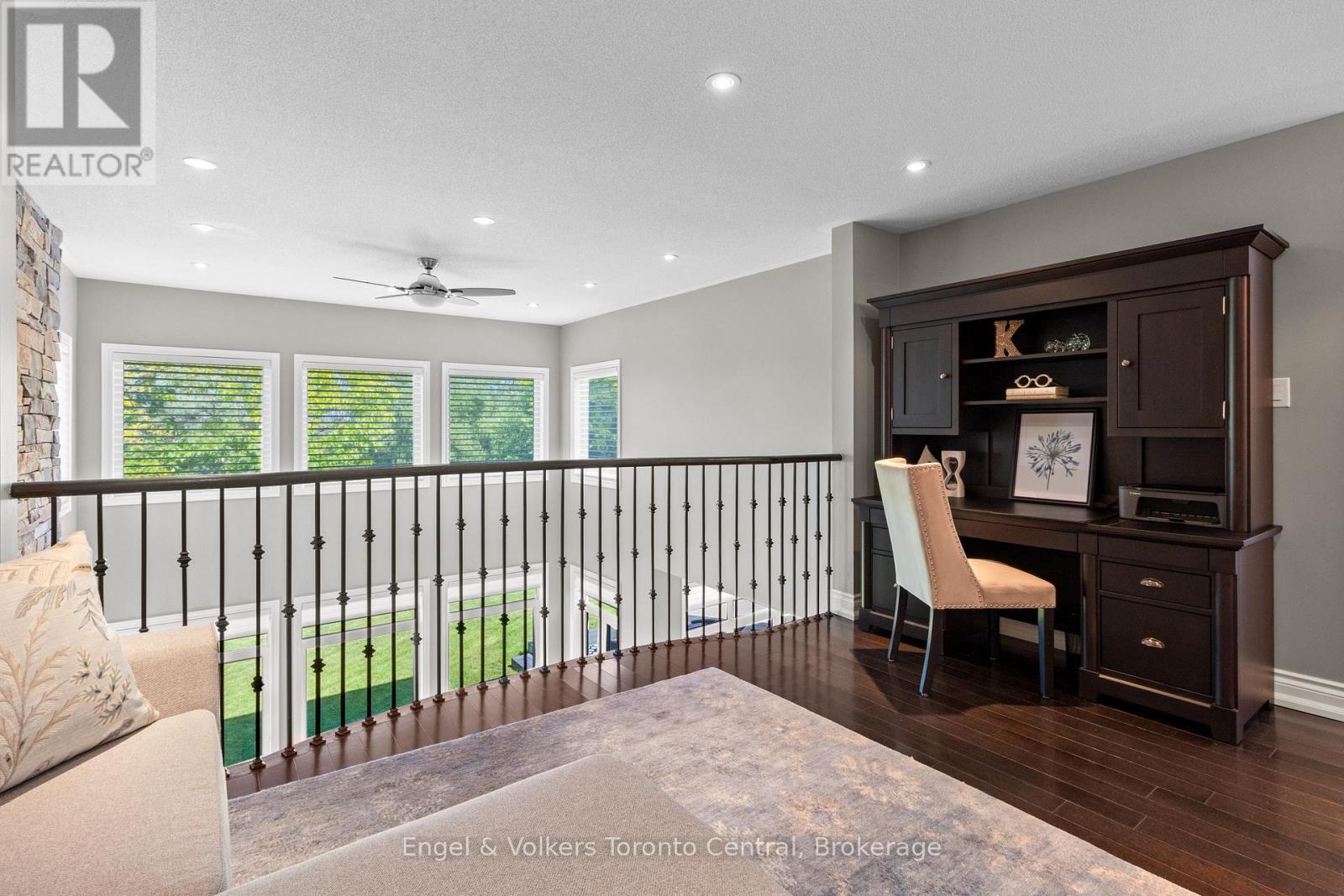 42 SILVER CRESCENT - Image 28