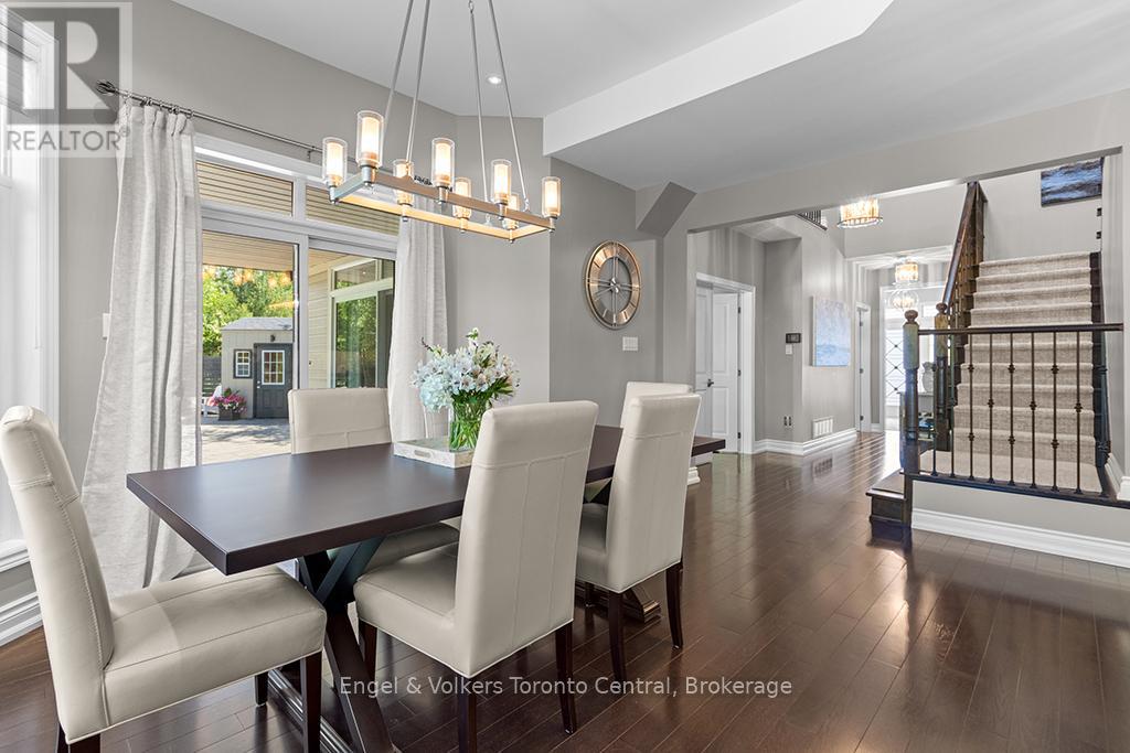 42 SILVER CRESCENT - 13