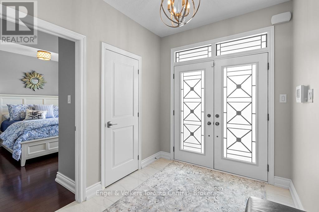 42 SILVER CRESCENT - 20