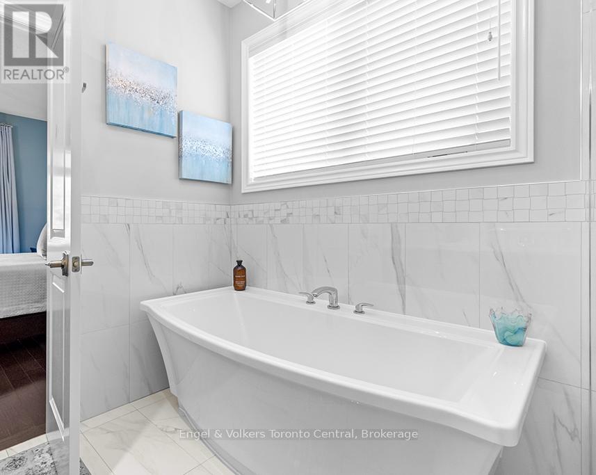 42 SILVER CRESCENT - Image 19