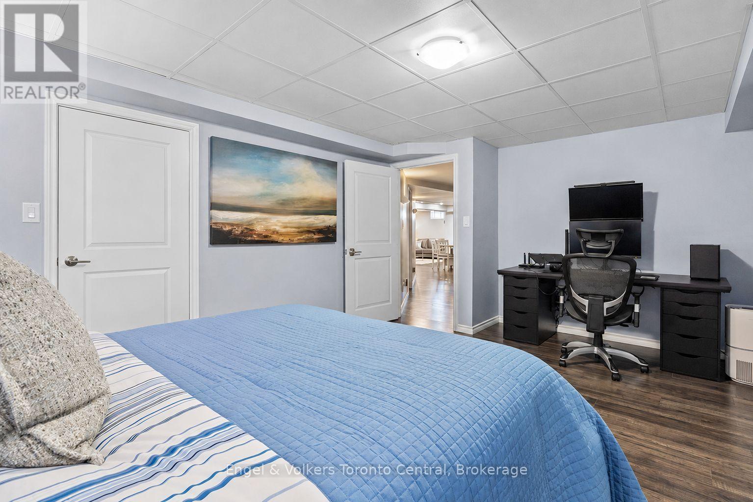 42 SILVER CRESCENT - Image 40