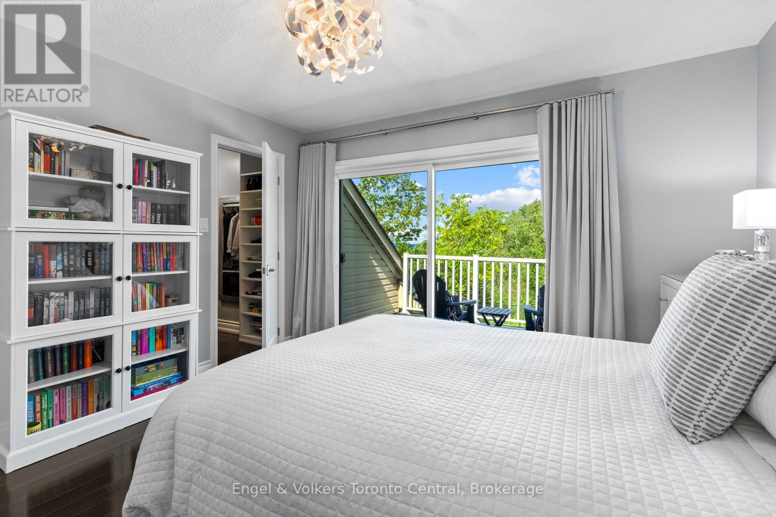42 SILVER CRESCENT - 31