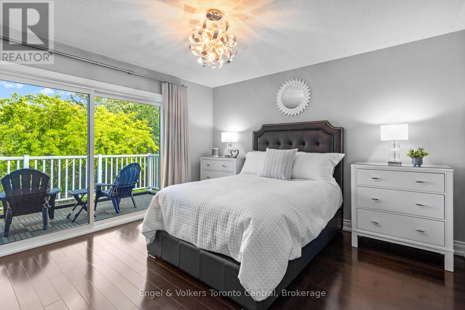 42 SILVER CRESCENT - 30