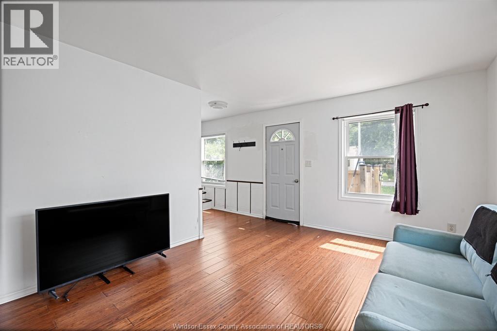 550 CAPITOL - Image 4