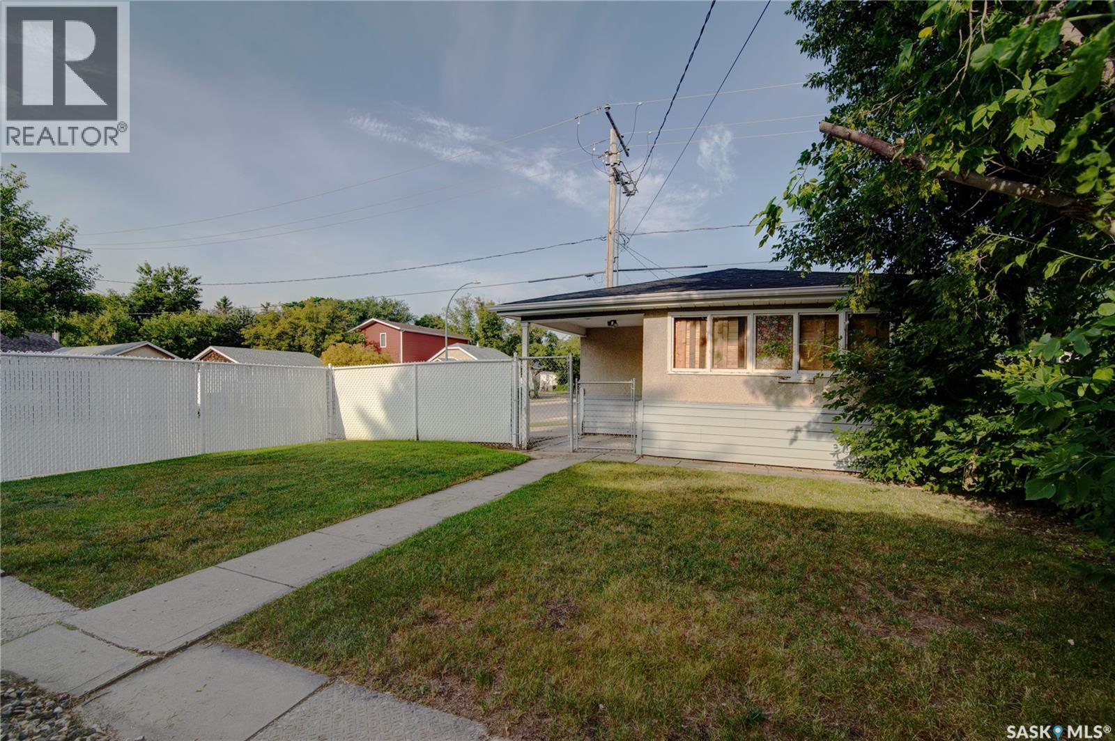 2476 McAra STREET - Image 41
