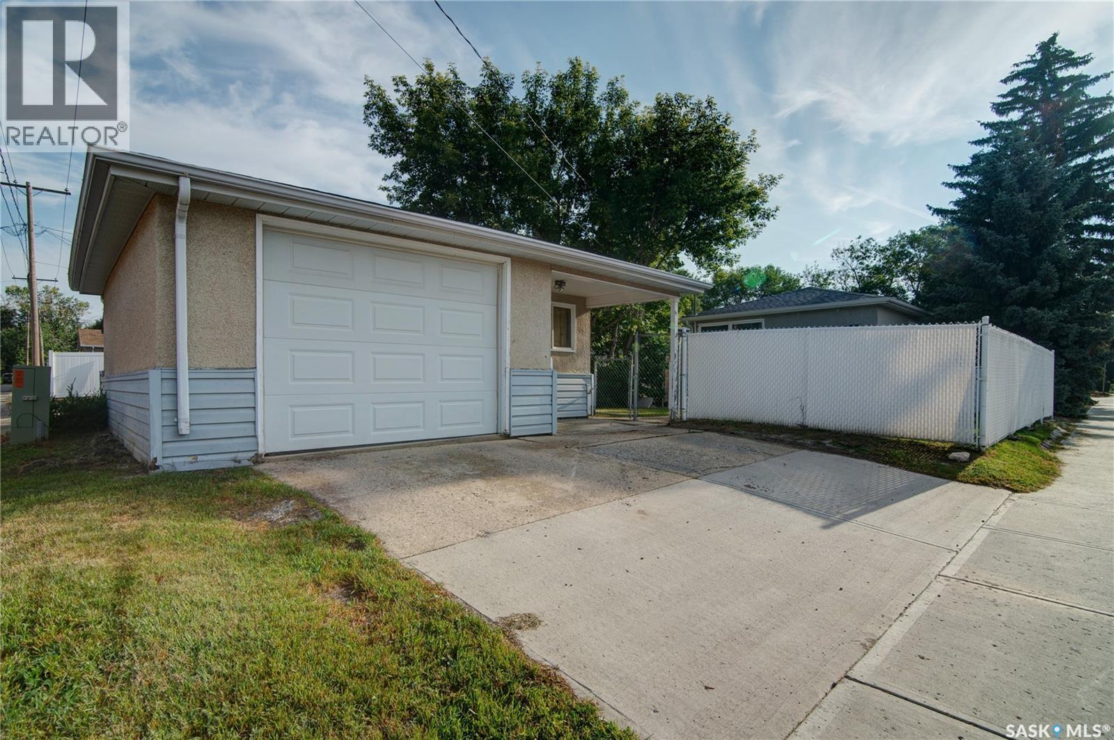 2476 McAra STREET - Image 43
