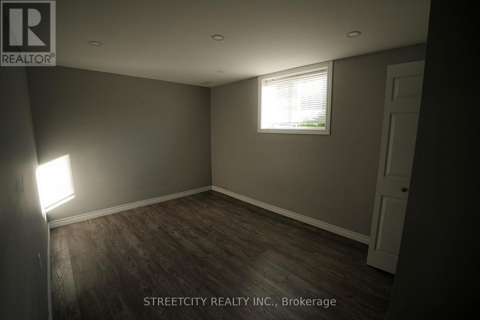 #5 1430 HIGHBURY AVENUE N - Image 4
