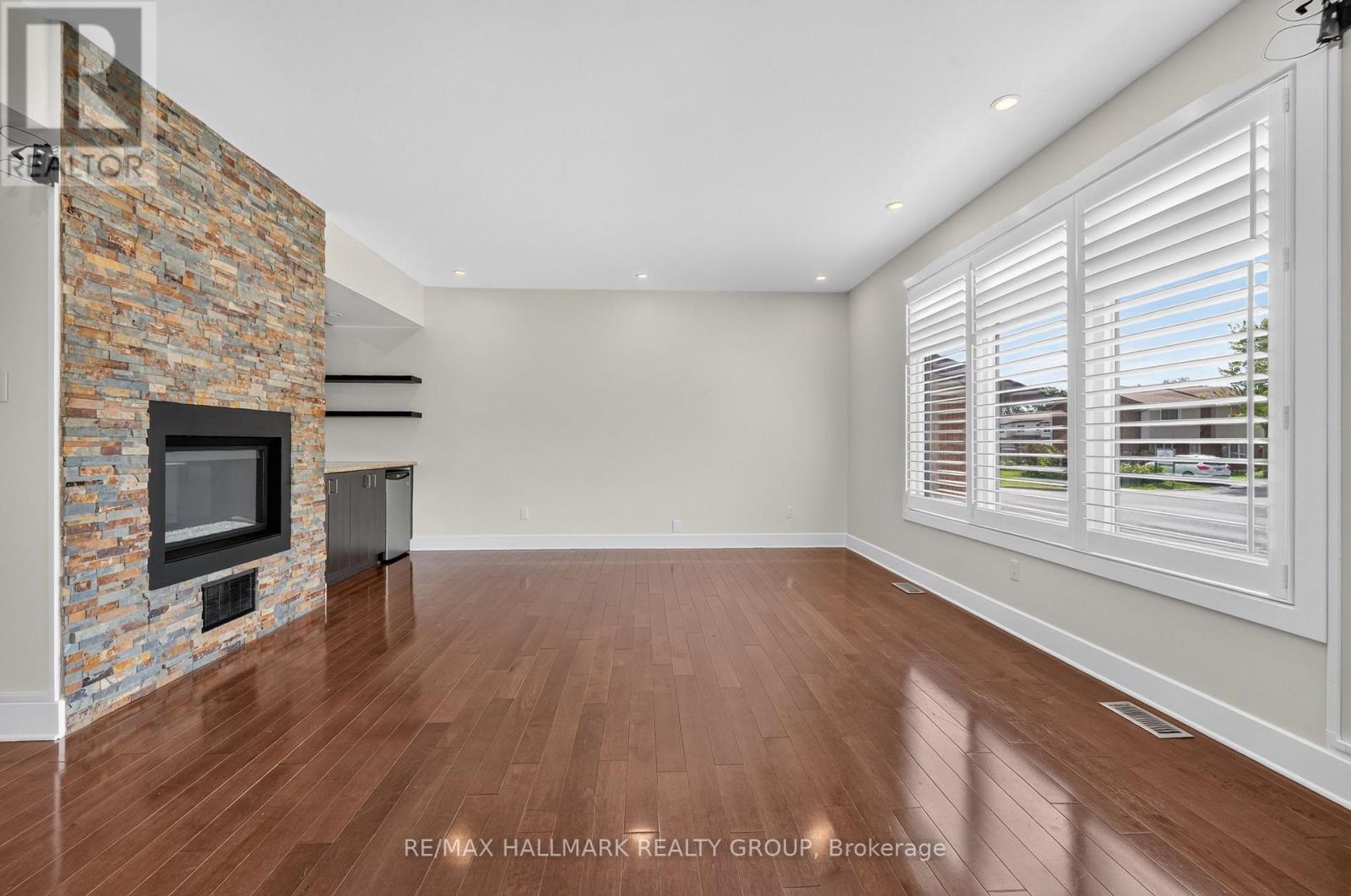 3 Bed, 3 Bath House for Sale in Ottawa – 1559 QUEENSDALE AVENUE, Ottawa – MLS# X13675378 - Image 11