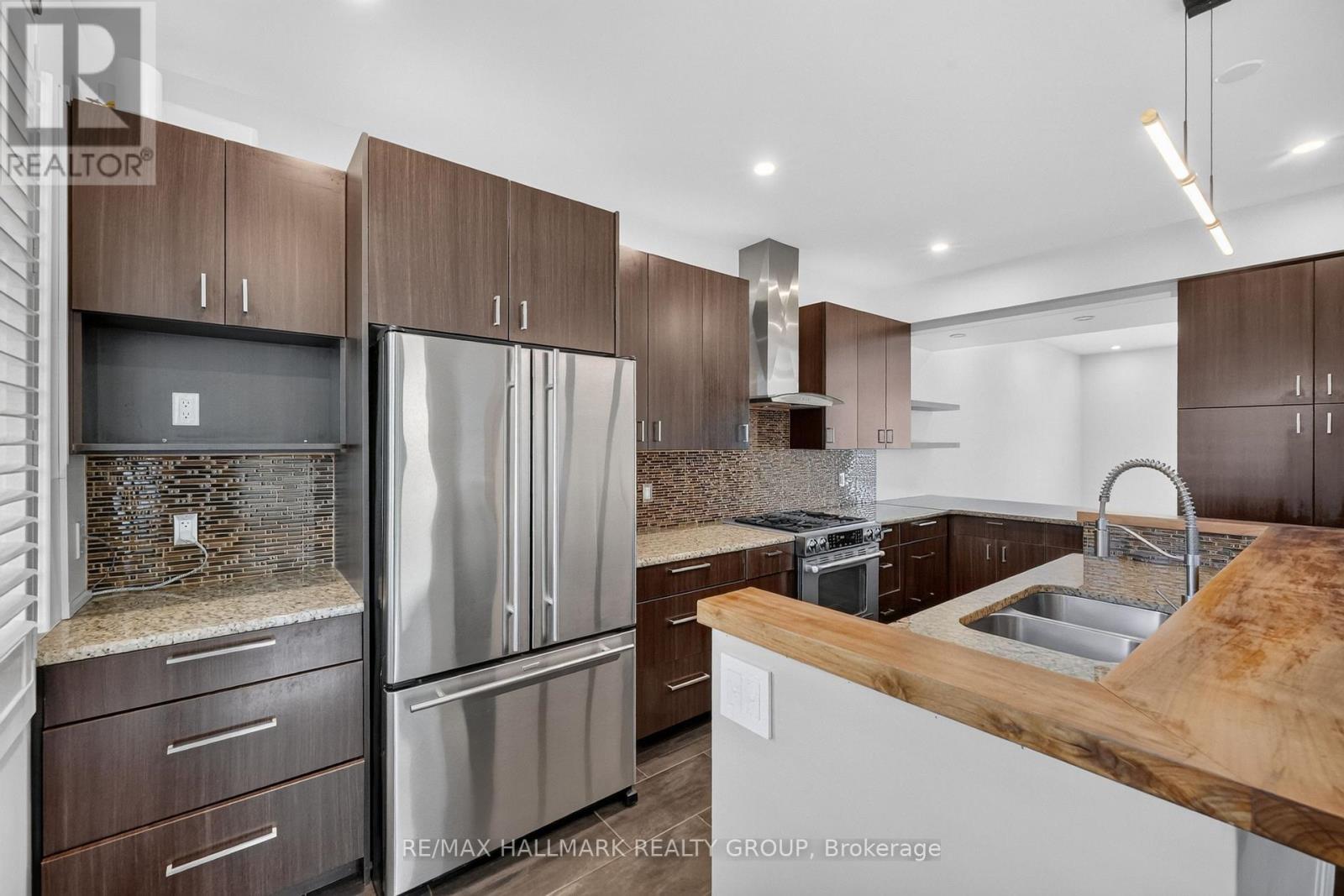 3 Bed, 3 Bath House for Sale in Ottawa – 1559 QUEENSDALE AVENUE, Ottawa – MLS# X13675378 - Image 16