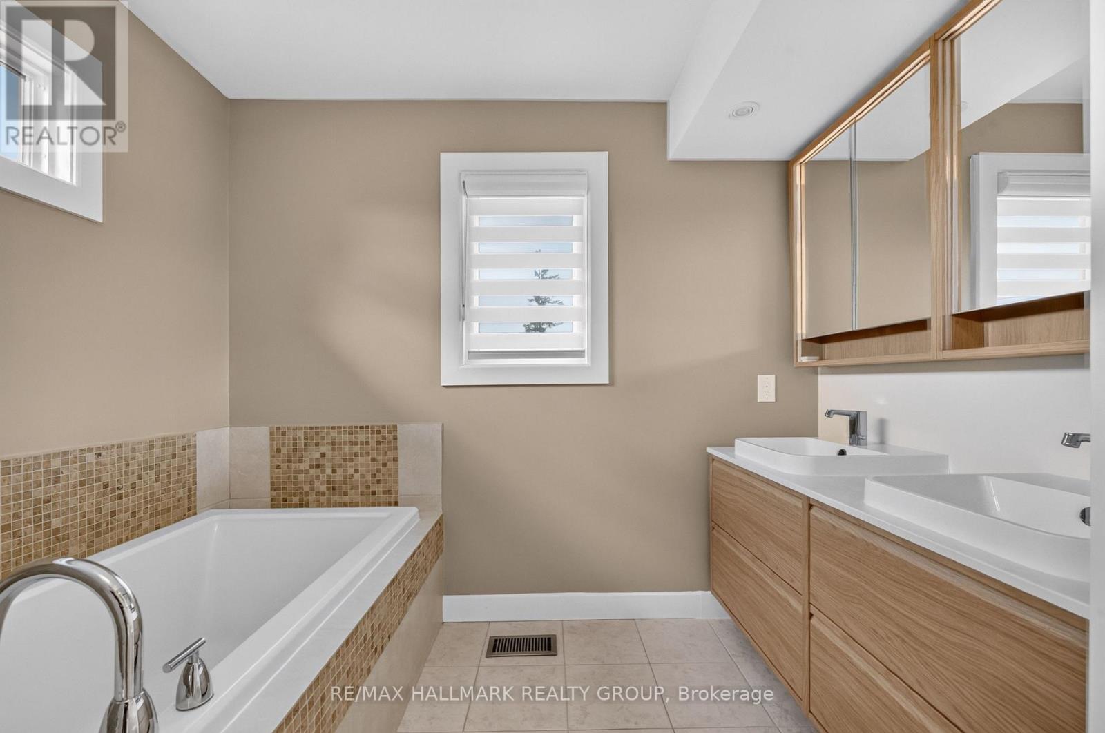 3 Bed, 3 Bath House for Sale in Ottawa – 1559 QUEENSDALE AVENUE, Ottawa – MLS# X13675378 - Image 30