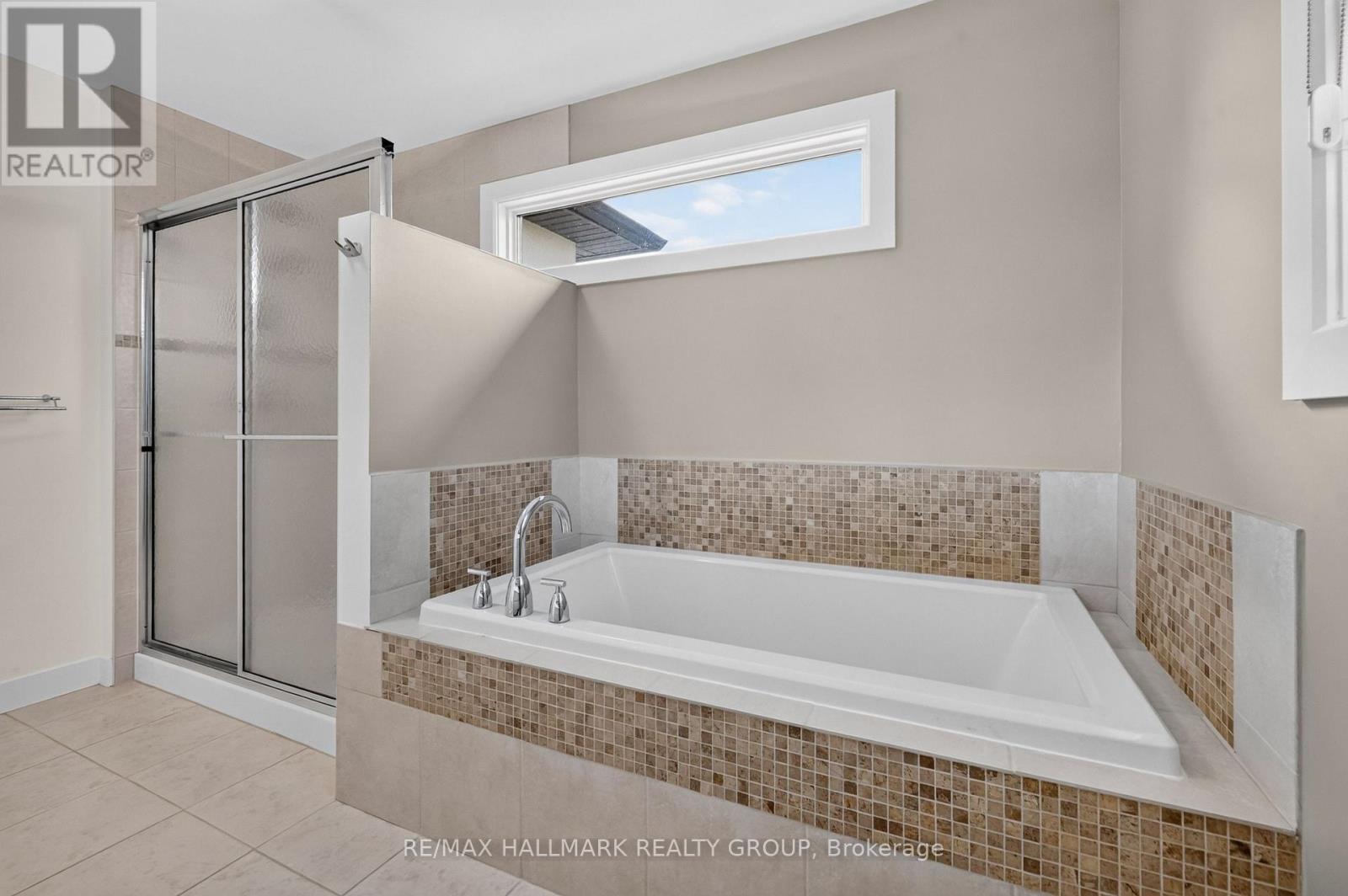 3 Bed, 3 Bath House for Sale in Ottawa – 1559 QUEENSDALE AVENUE, Ottawa – MLS# X13675378 - Image 31