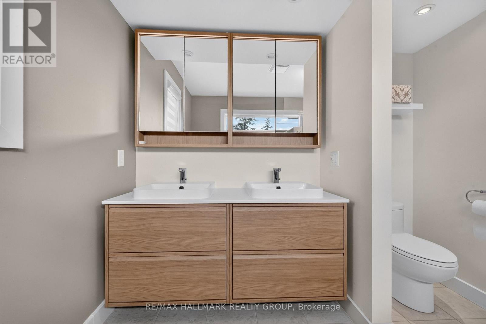 3 Bed, 3 Bath House for Sale in Ottawa – 1559 QUEENSDALE AVENUE, Ottawa – MLS# X13675378 - Image 32
