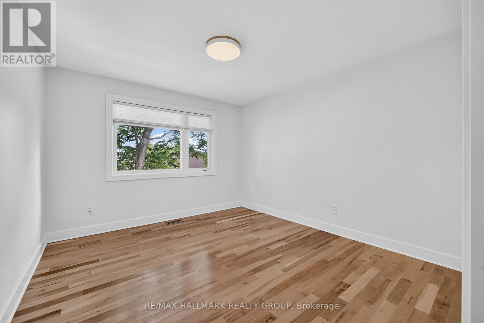 3 Bed, 3 Bath House for Sale in Ottawa – 1559 QUEENSDALE AVENUE, Ottawa – MLS# X13675378 - Image 34