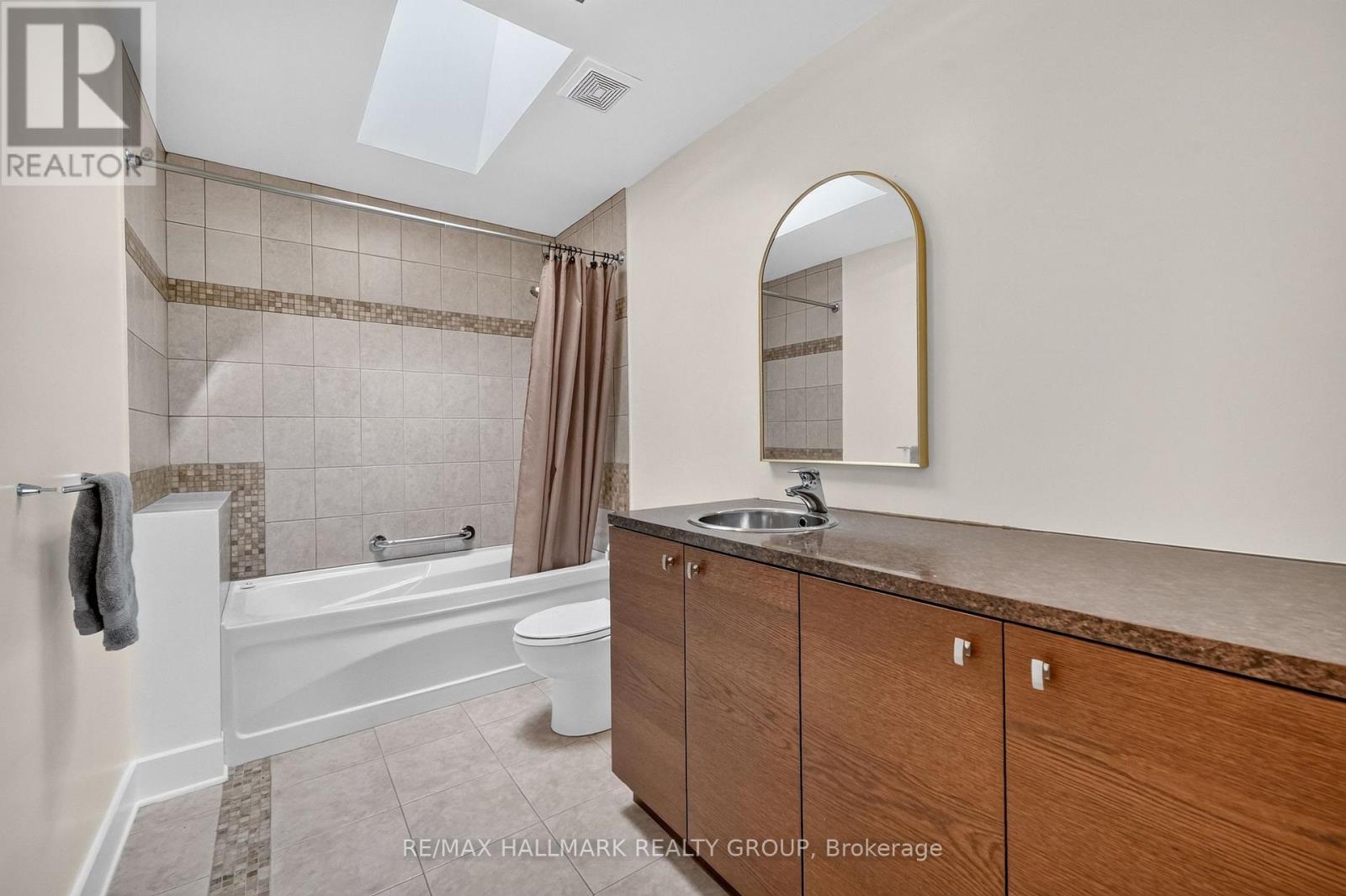 3 Bed, 3 Bath House for Sale in Ottawa – 1559 QUEENSDALE AVENUE, Ottawa – MLS# X13675378 - Image 37