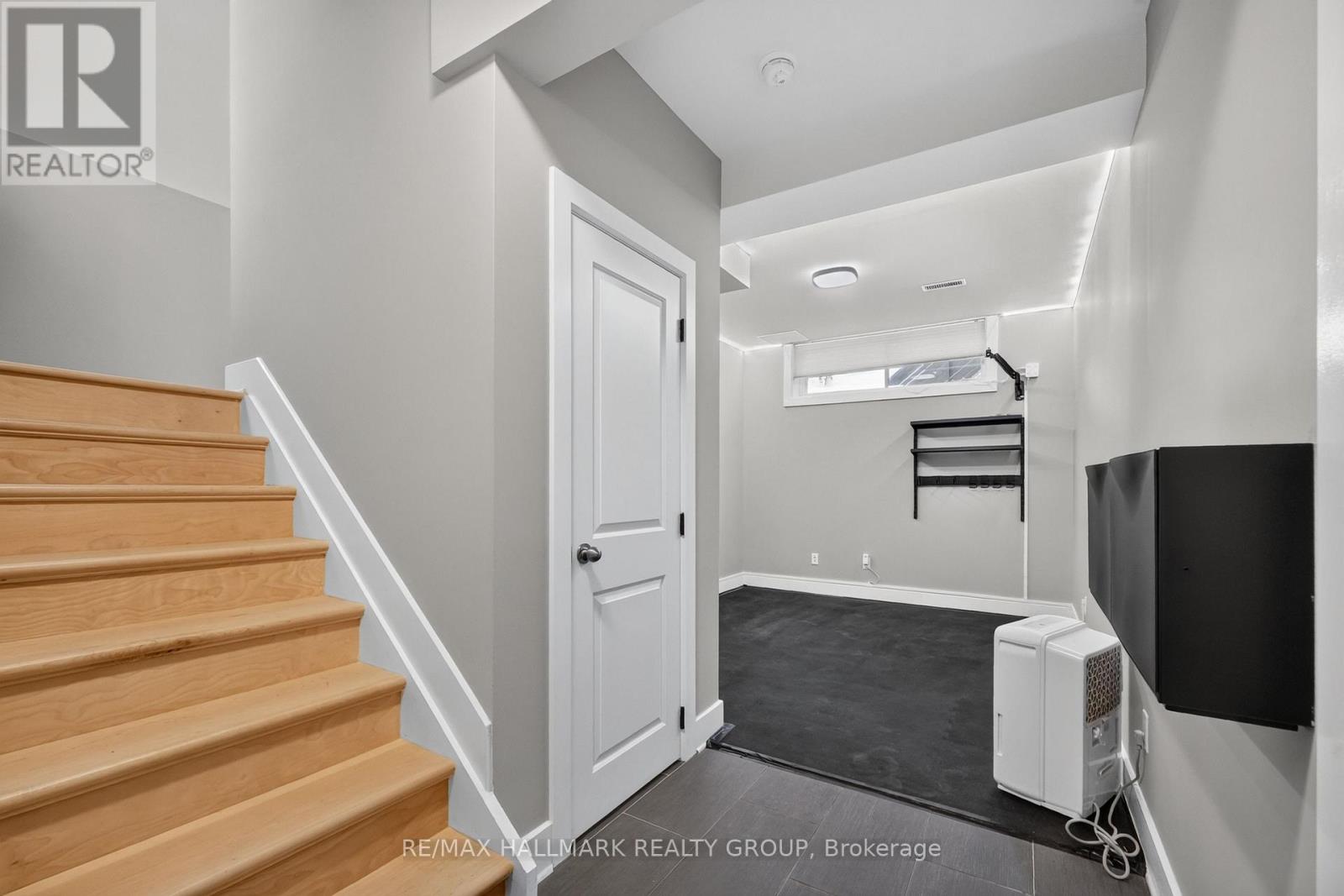 3 Bed, 3 Bath House for Sale in Ottawa – 1559 QUEENSDALE AVENUE, Ottawa – MLS# X13675378 - Image 38
