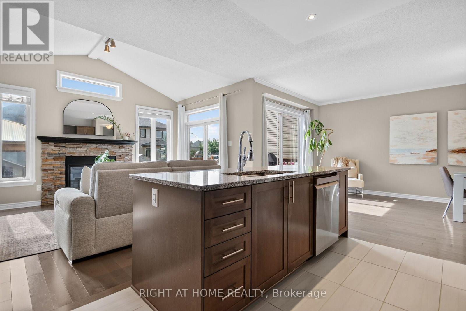 3 Bed, 4 Bath House for Sale in Ottawa – 207 MARETH WAY, Ottawa – MLS# X13675426 - Image 16
