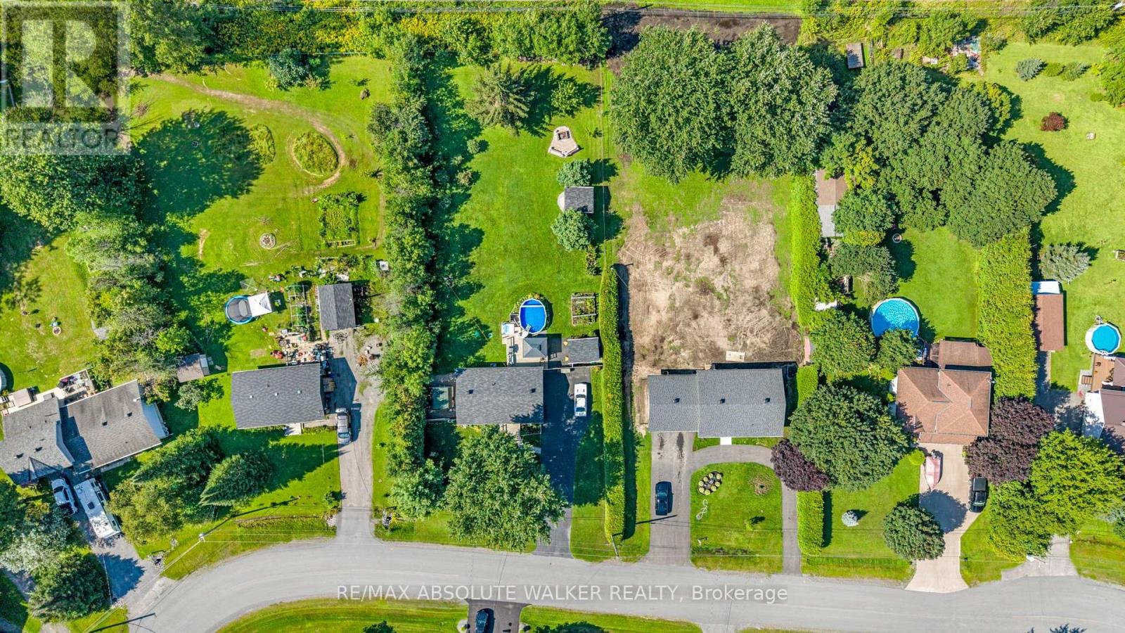 331 WOLFE CRESCENT - 31