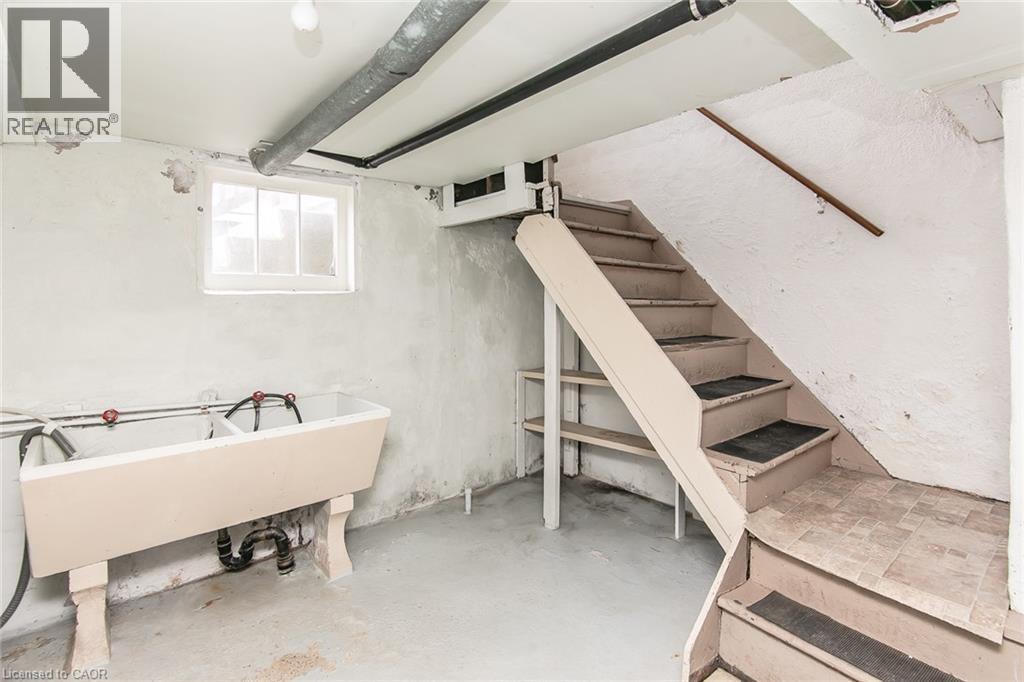 64 SIMEON Street - 37