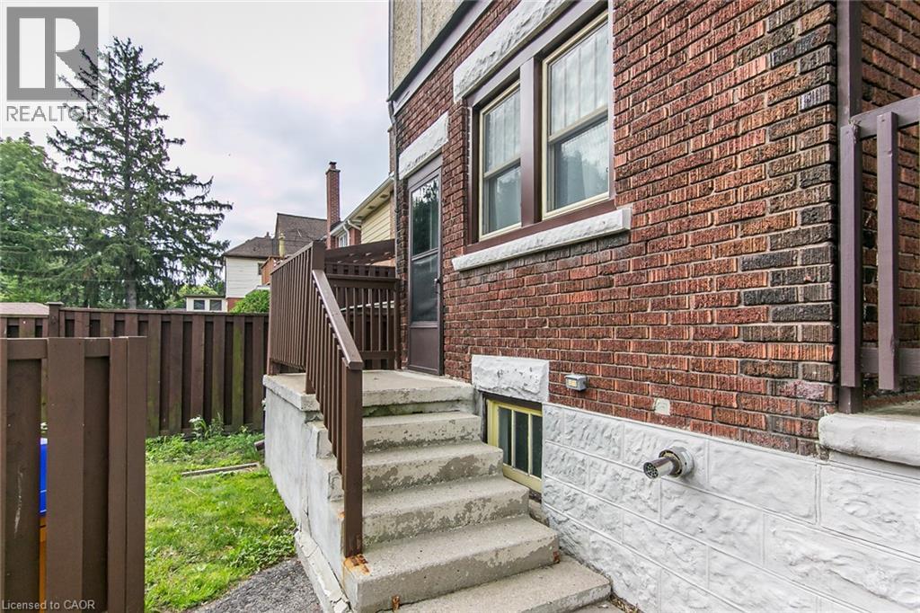 64 SIMEON Street - 36