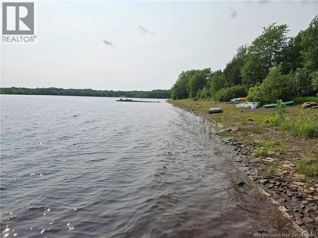 44 Shore Road - Image 17