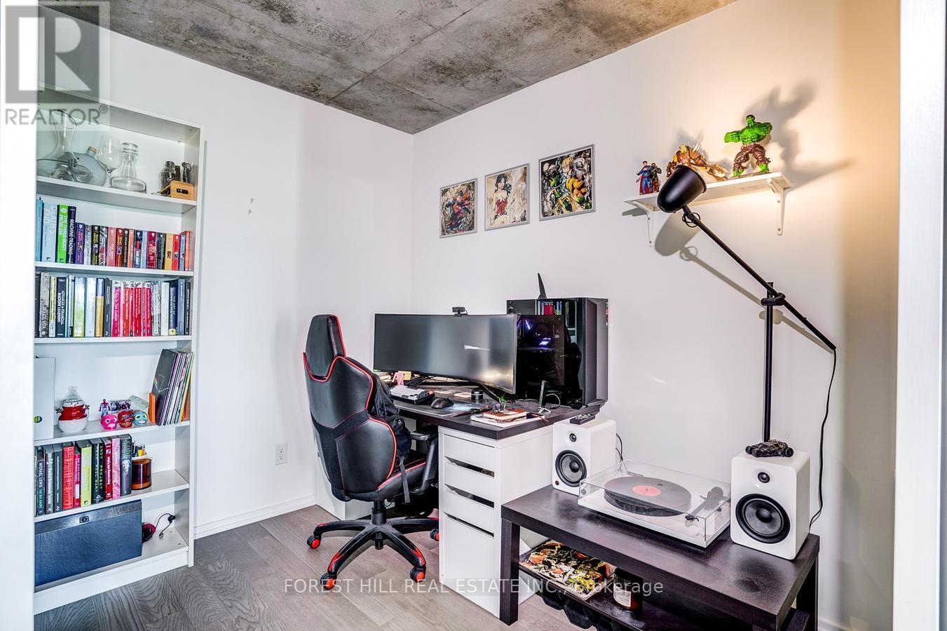 #736 8 HILLSDALE AVENUE - 19