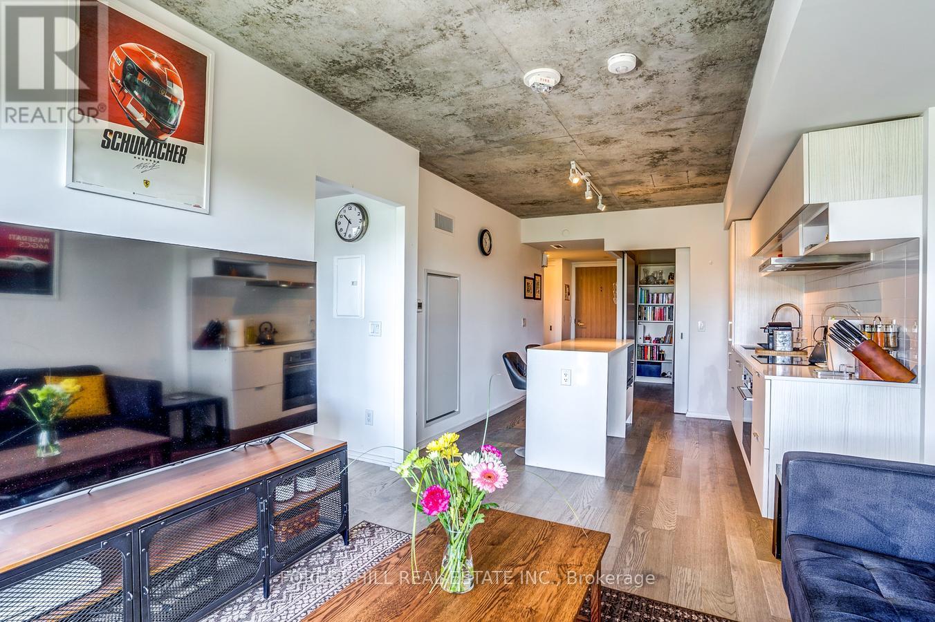 #736 8 HILLSDALE AVENUE - 8