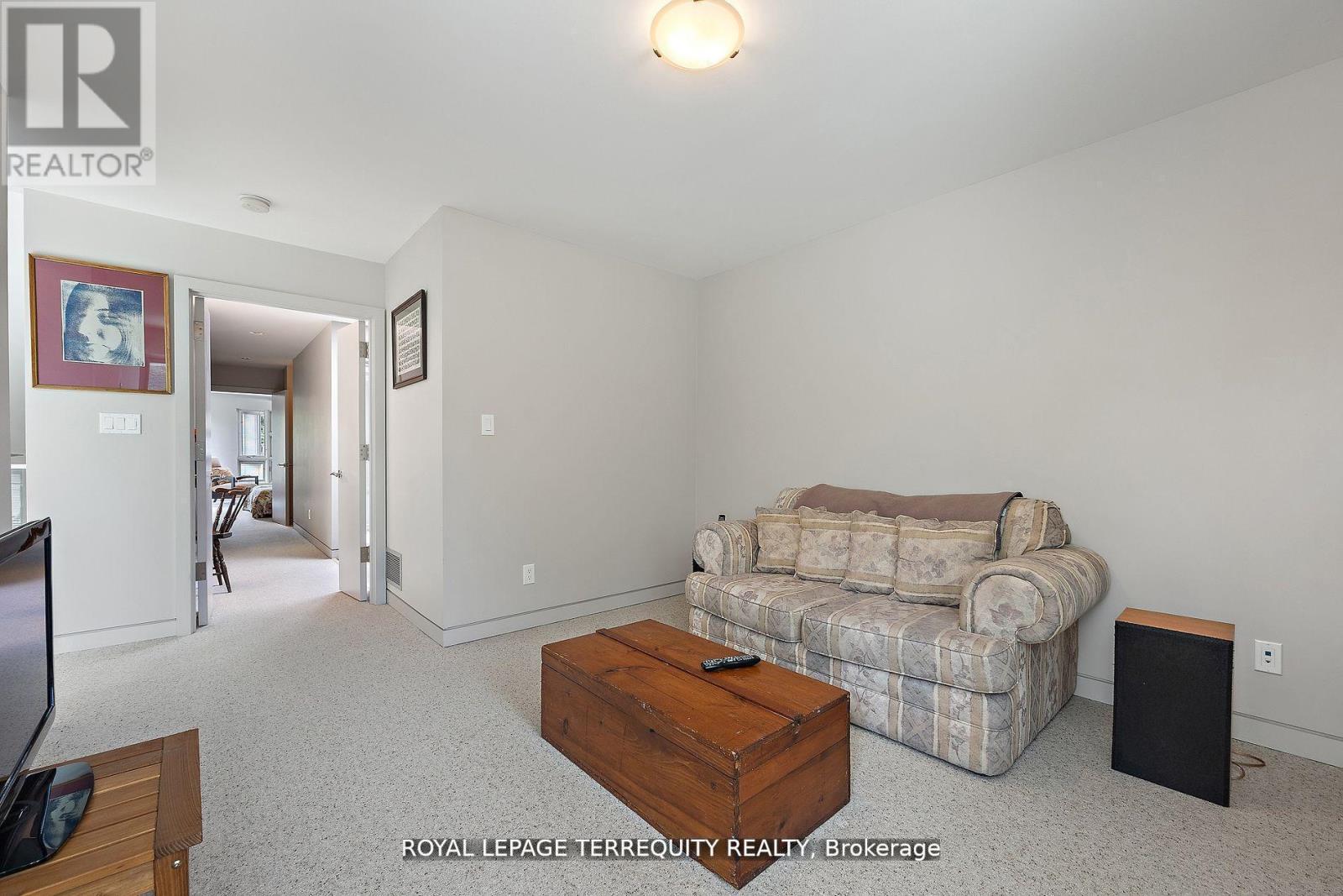 317 KEEWATIN AVENUE - Image 33