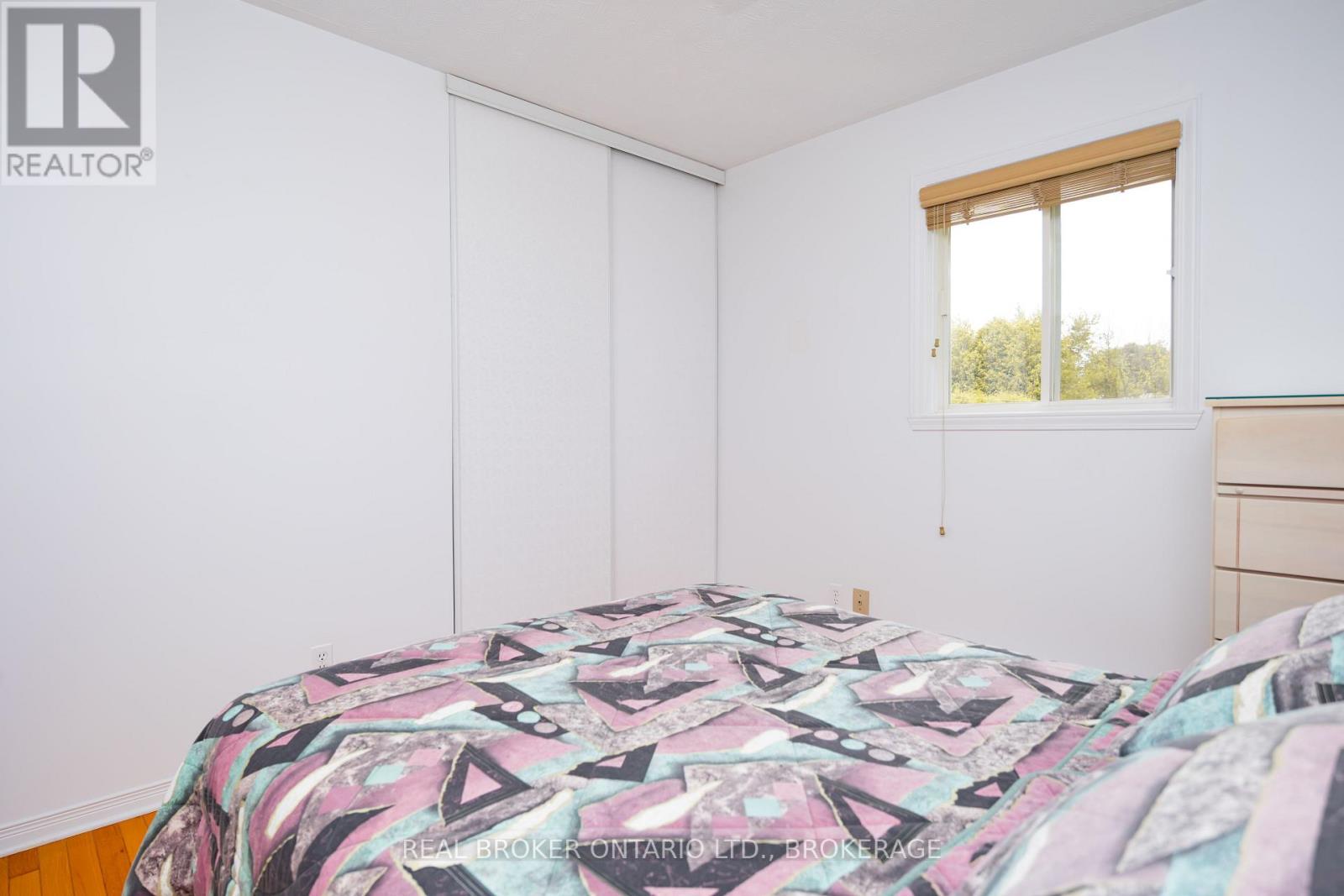 20392 ROY CRESCENT - 24